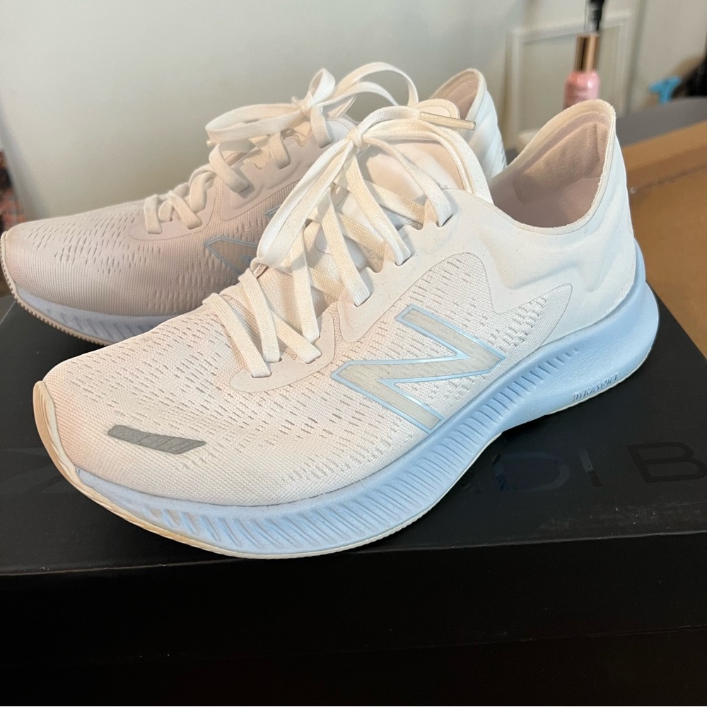 New Baalance sneakers size 8, badly worn. - Picture 1 of 4